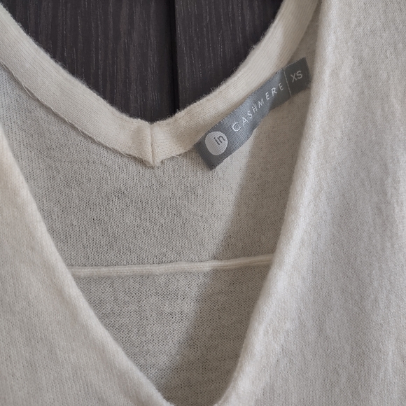 InCashmere Sleeveless Cashmere Sweater Top NWT - Picture 3 of 6